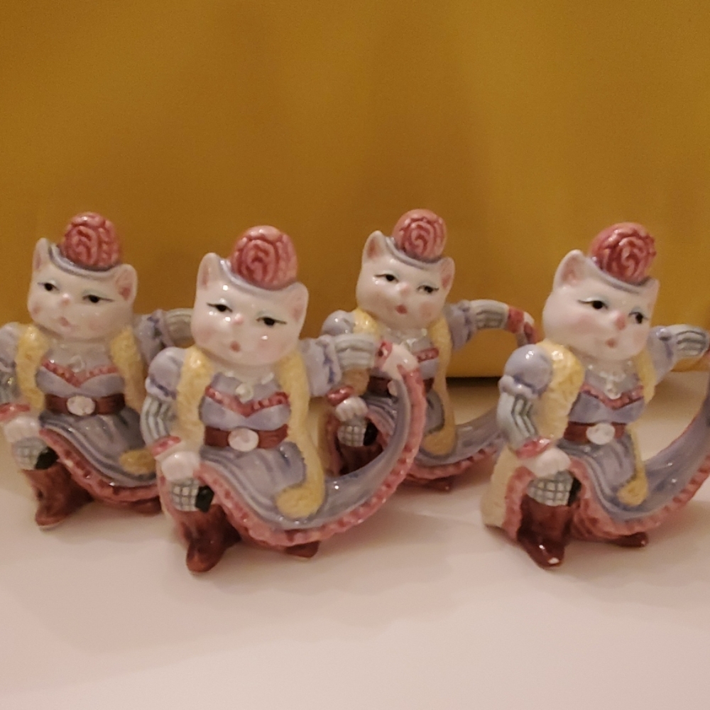 🐱VTG Omnibus Porcelain Puss n Boots Napkin Rings